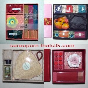 กล่องผ้าไหม,กล่องผ้าฝ้าย,กล่องกระดาษ,กล่องไม้,กลุ่มผู้ผลิตกล่องผ้าไหมมากว่า10ปีโอทอป5ดาว,รับผลิต 100 - 5000 ชิ้น ออกแบบ