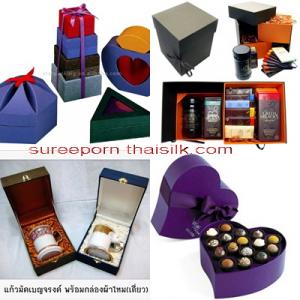 กล่องผ้าไหม,กล่องผ้าฝ้าย,กล่องกระดาษ,กล่องไม้,กลุ่มผู้ผลิตกล่องผ้าไหมมากว่า10ปีโอทอป5ดาว,รับผลิต 100 - 5000 ชิ้น ออกแบบ