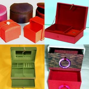 กล่องผ้าไหม,กล่องผ้าฝ้าย,กล่องกระดาษ,กล่องไม้,กลุ่มผู้ผลิตกล่องผ้าไหมมากว่า10ปีโอทอป5ดาว,รับผลิต 100 - 5000 ชิ้น ออกแบบ