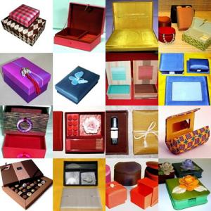 กล่องผ้าไหม,กล่องผ้าฝ้าย,กล่องกระดาษ,กล่องไม้,กลุ่มผู้ผลิตกล่องผ้าไหมมากว่า10ปีโอทอป5ดาว,รับผลิต 100 - 5000 ชิ้น ออกแบบ