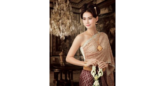 Fashion Set นางแบบ เอ๊ะ ศศิกานต์ นิตยสาร WE ประจำเดือนพฤศจิกายน